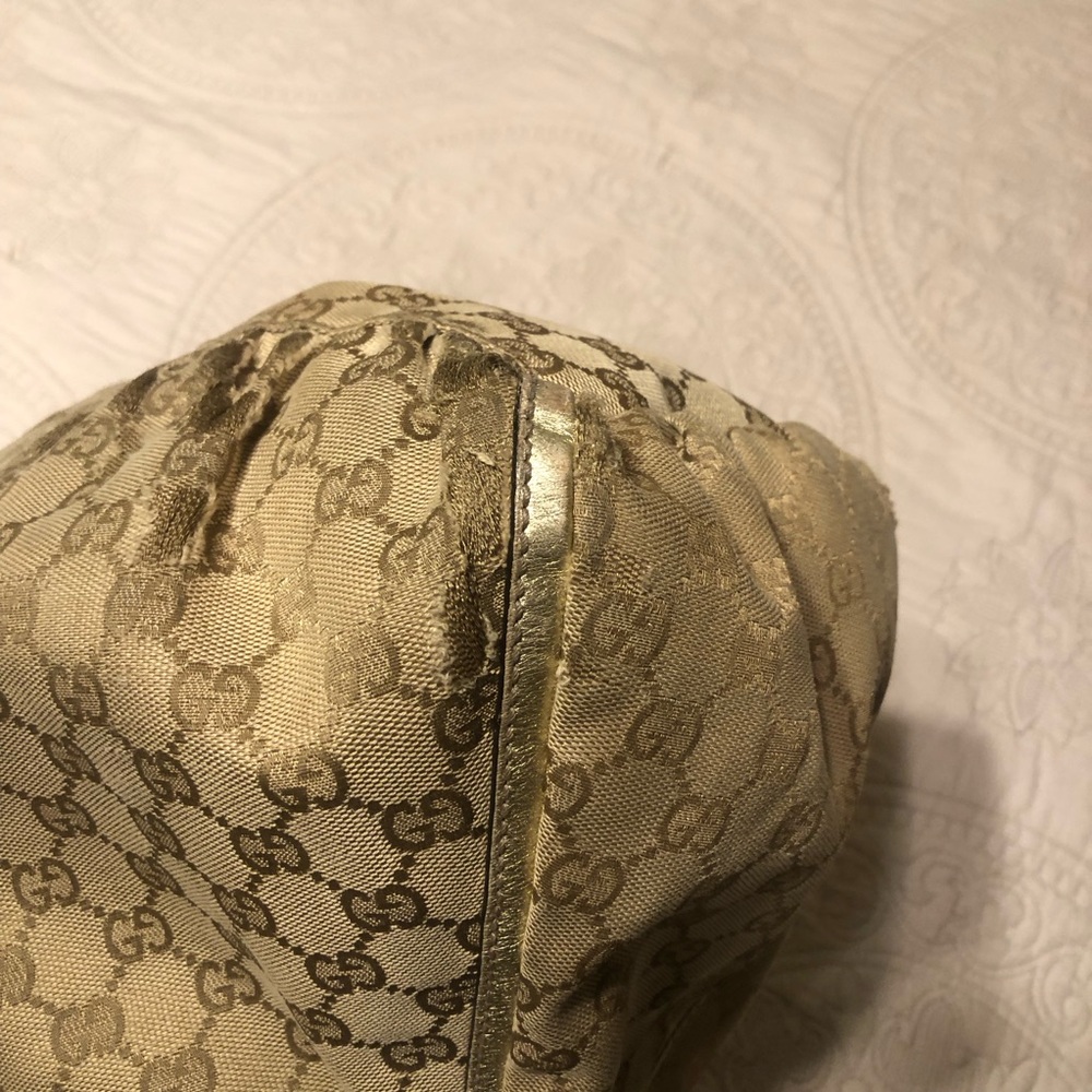 Gucci Beige and Gold Shoulder Bag - Picture 6 of 16